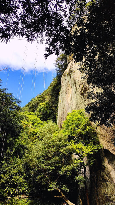 花の窟神社の巨岩