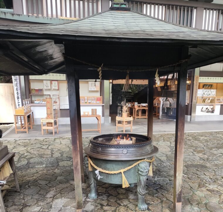 飛瀧神社境内の広場