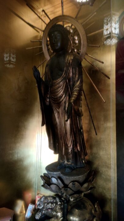 青岸渡寺三重塔の阿弥陀如来像
