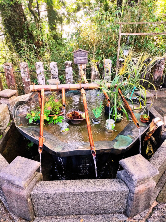 青岸渡寺境内の手水舎